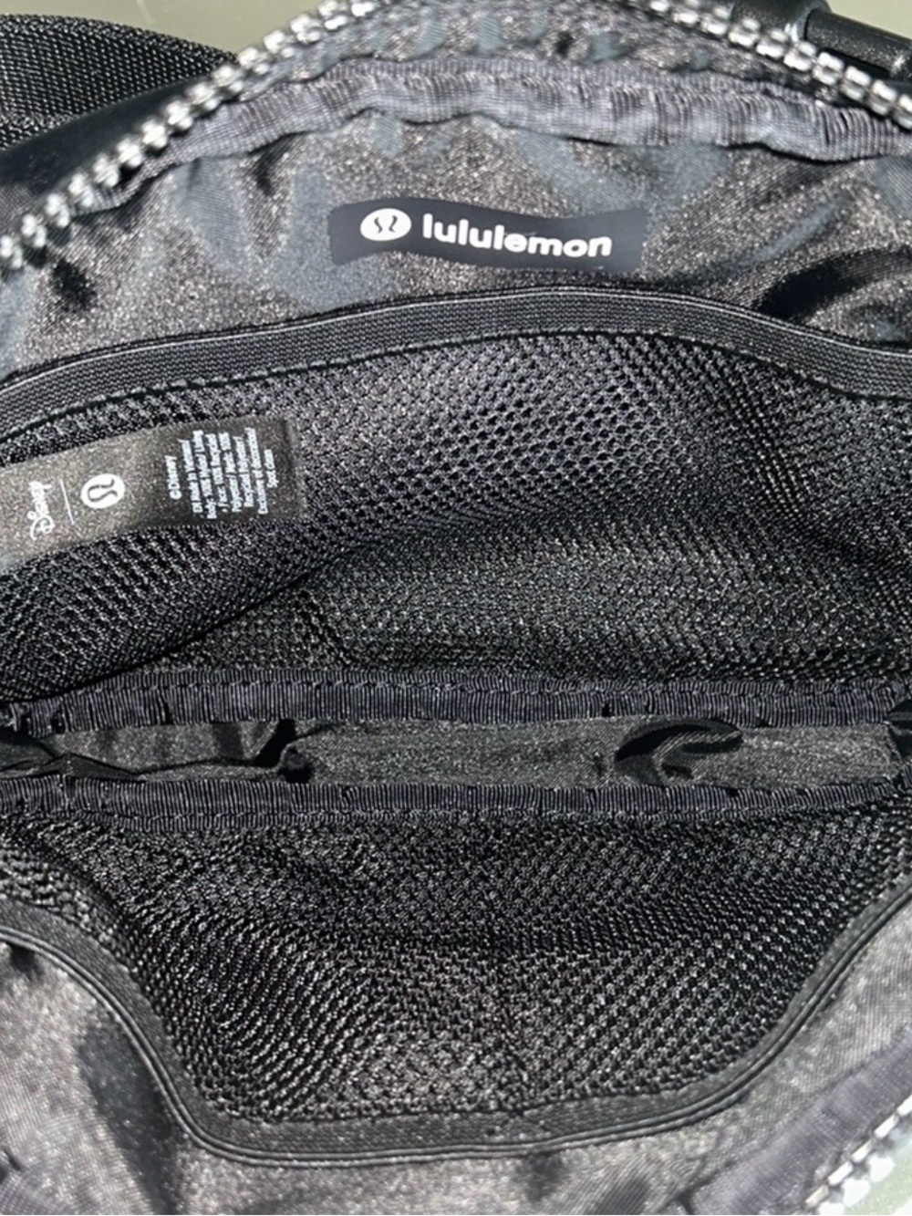 🆕 LULULEMON X DISNEY Everywhere Belt Bag 1L Mickey in Motion Graphic Black NWT - Picture 12 of 17
